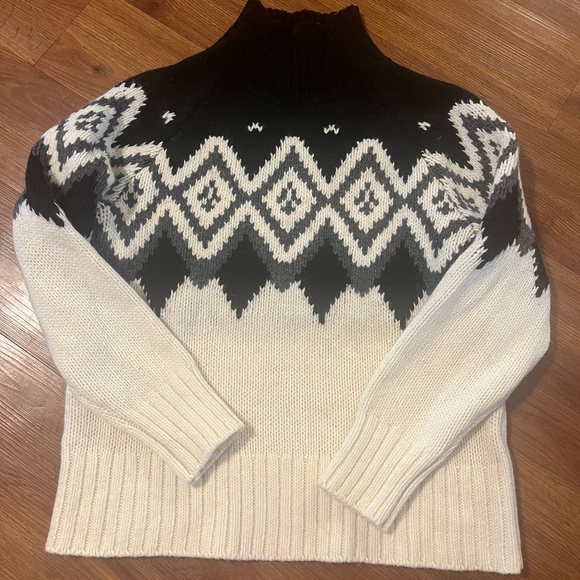 Banana Republic Sweater - Picture 1 of 2